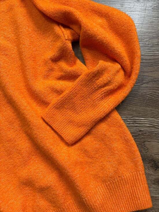 Vince Camuto Orange Cheers Graphic Crewneck Sweater - Picture 4 of 6